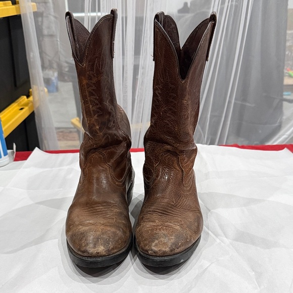 Rugged Brown Western Cowboy Boots - Picture 2 of 5